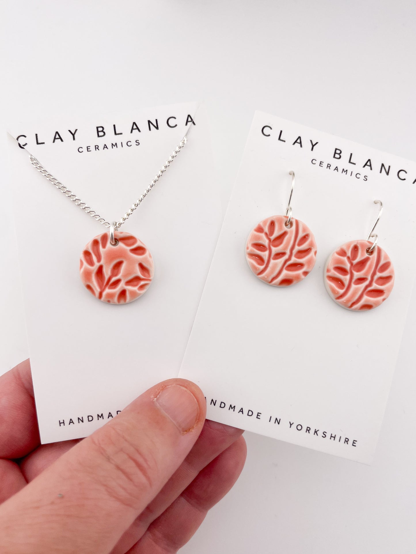 Round Leaf Poppy Red necklace