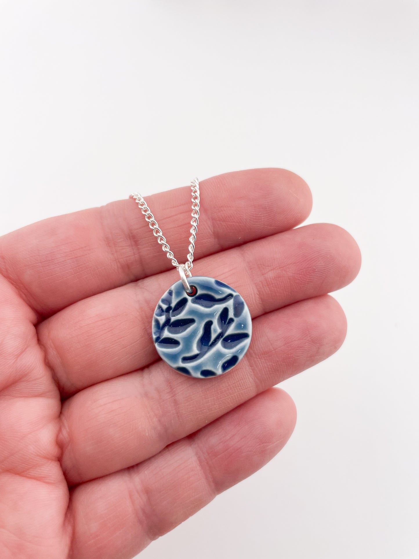 Round Leaf Dark Blue necklace