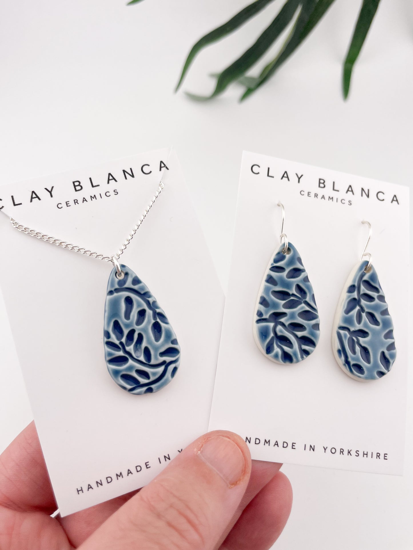 Teardrop Leaf dark blue necklace