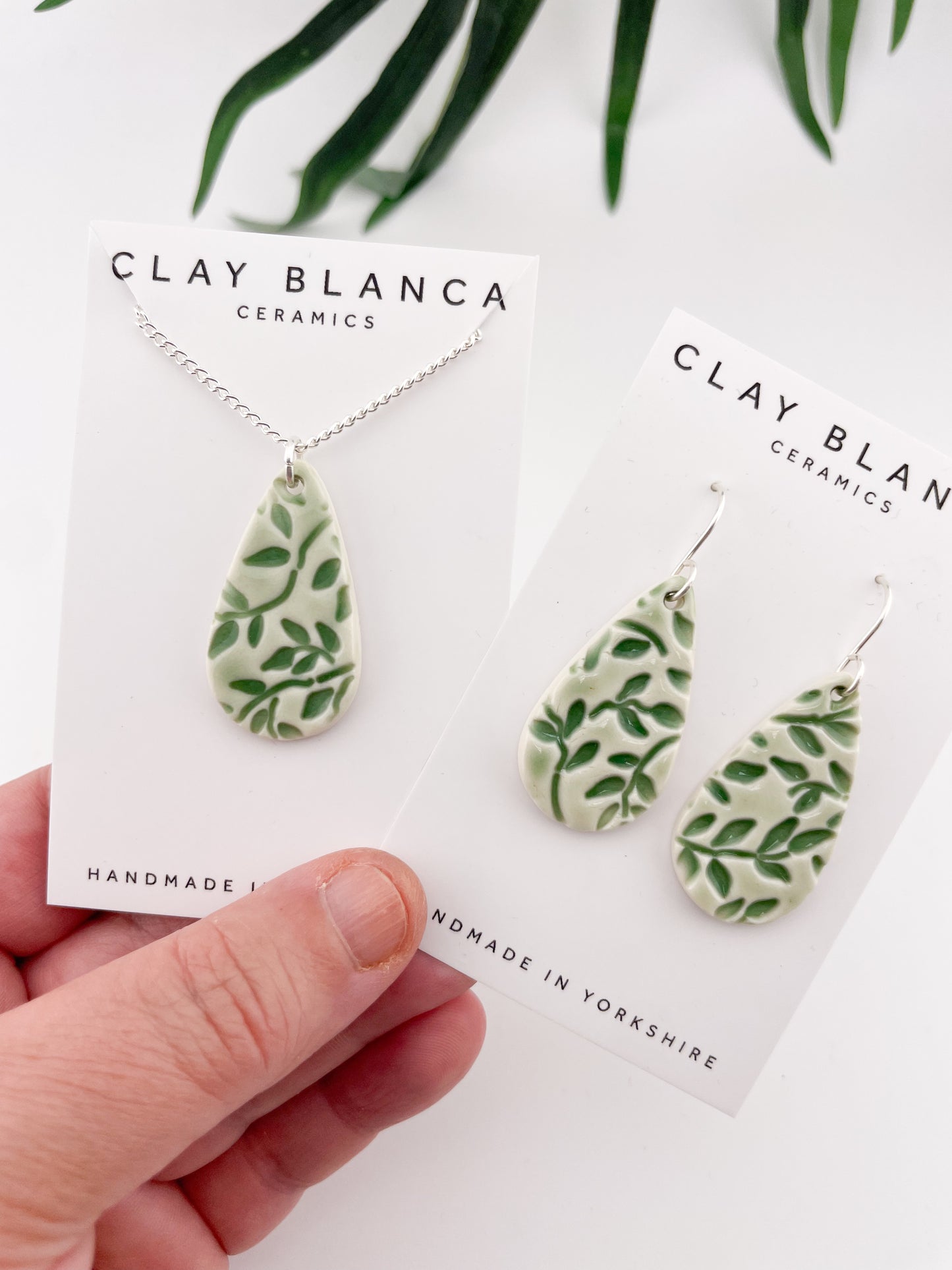 Teardrop Leaf Dark Green necklace