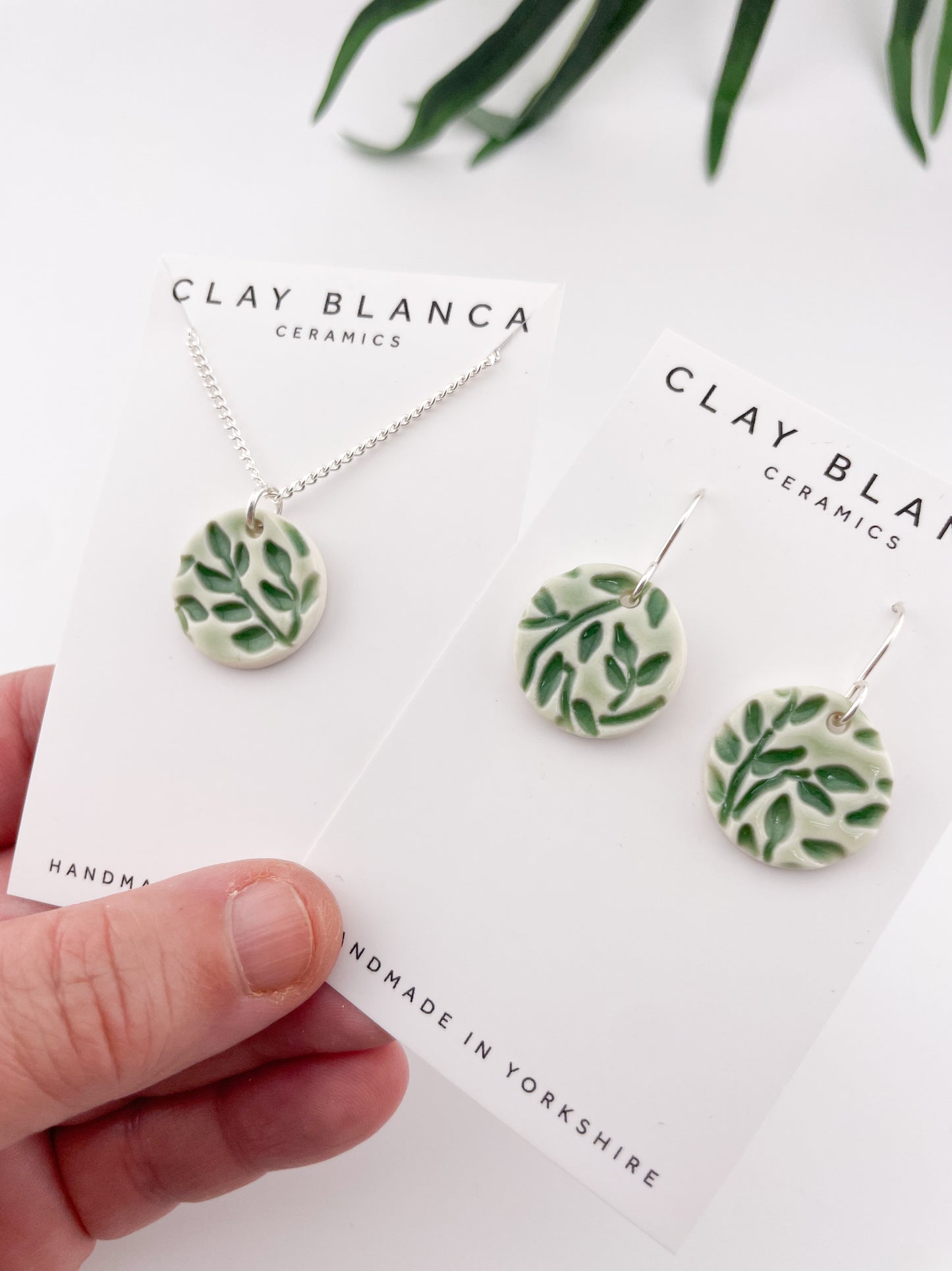 Round Leaf Dark Green necklace