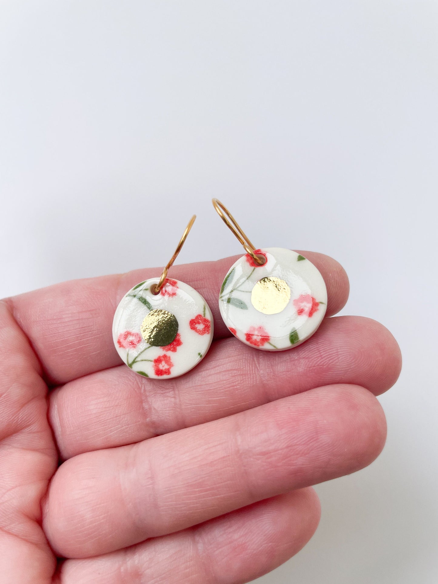 White round earrings with red flowers